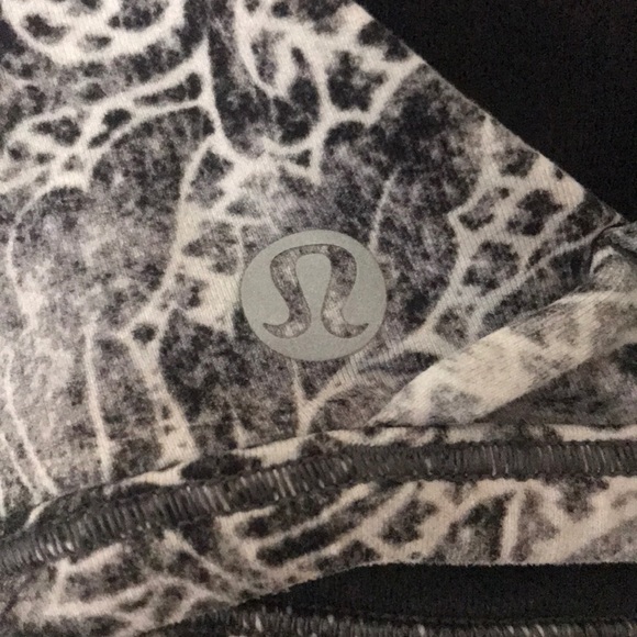 lululemon sports bra - Picture 3 of 3